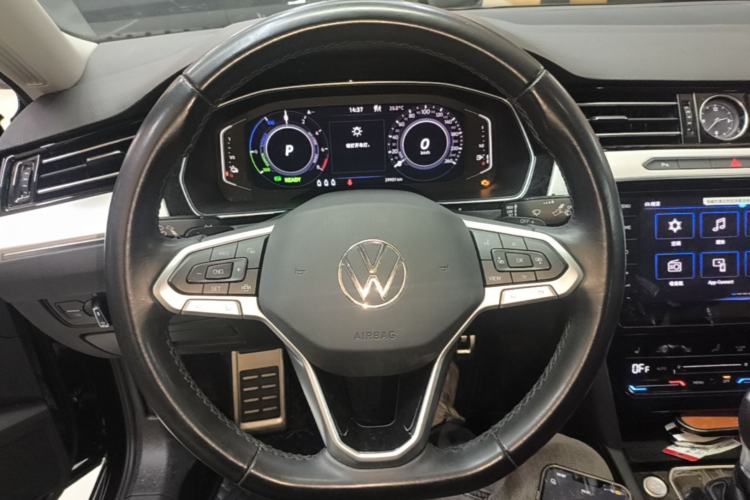 Used Volkswagen Magotan GTE Plug-in Hybrid 2022 GTE Luxury Model Steering Wheel