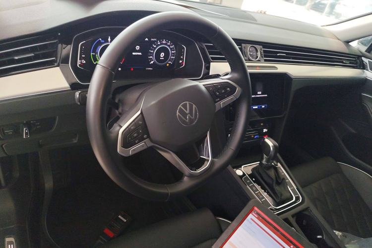 Used Volkswagen Magotan GTE Plug-in Hybrid 2022 GTE Luxury Model Steering Wheel
