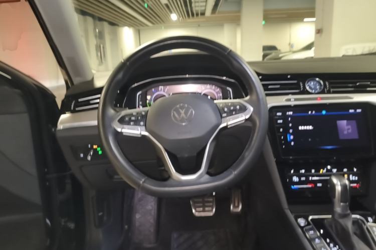 Used Volkswagen Magotan GTE Plug-in Hybrid 2022 GTE Luxury Model Steering Wheel