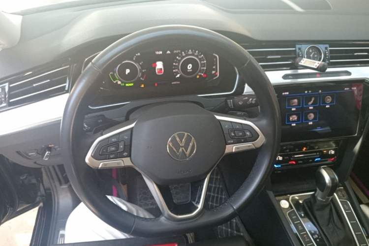 Used Volkswagen Magotan GTE Plug-in Hybrid 2022 GTE Luxury Model Steering Wheel