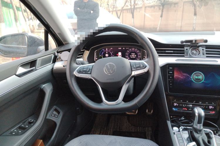 Used Volkswagen Magotan GTE Plug-in Hybrid 2022 GTE Luxury Model Steering Wheel