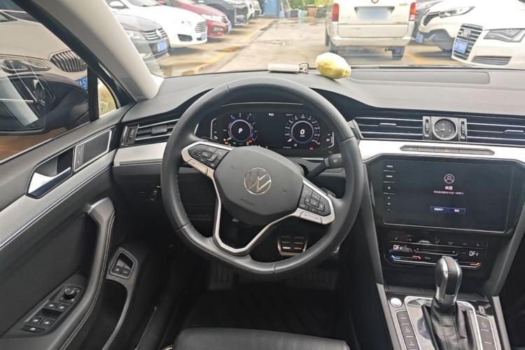 Used Volkswagen Magotan GTE Plug-in Hybrid 2022 GTE Luxury Model Steering Wheel