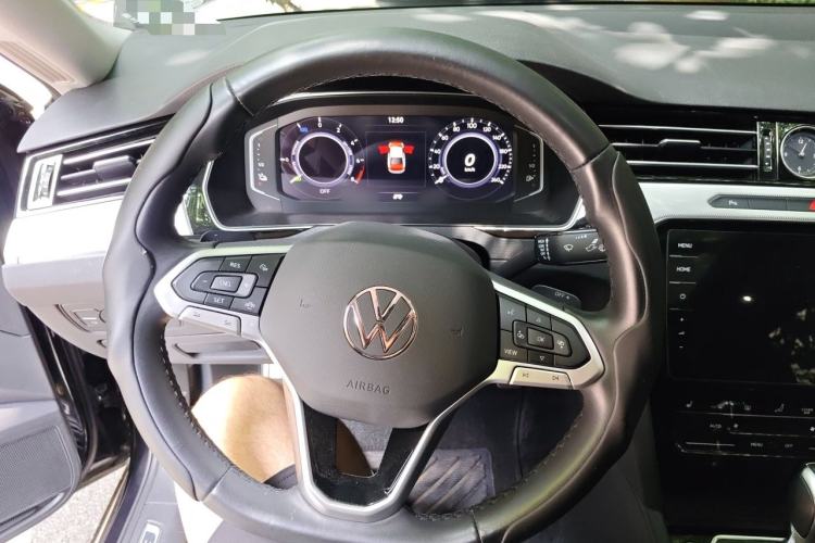 Used Volkswagen Magotan GTE Plug-in Hybrid 2022 GTE Luxury Model Steering Wheel