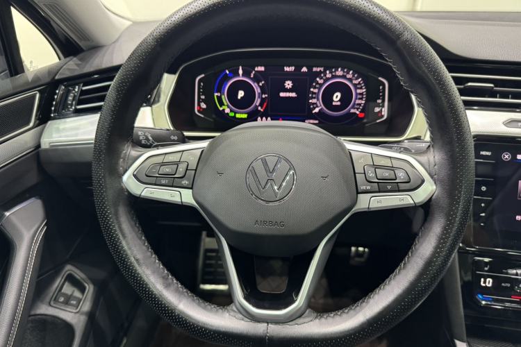 Used Volkswagen Magotan GTE Plug-in Hybrid 2022 GTE Luxury Model Steering Wheel