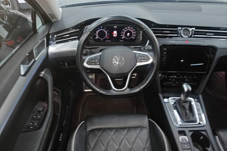 Used Volkswagen Magotan GTE Plug-in Hybrid 2022 GTE Luxury Model Steering Wheel