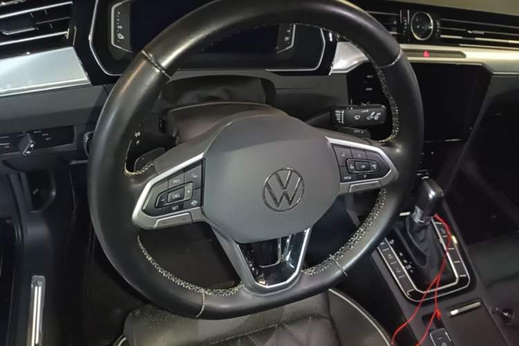 Used Volkswagen Magotan GTE Plug-in Hybrid 2022 GTE Luxury Model Steering Wheel