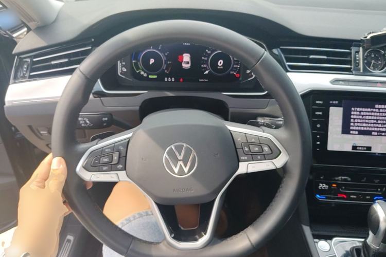Used Volkswagen Magotan GTE Plug-in Hybrid 2022 GTE Luxury Model Steering Wheel