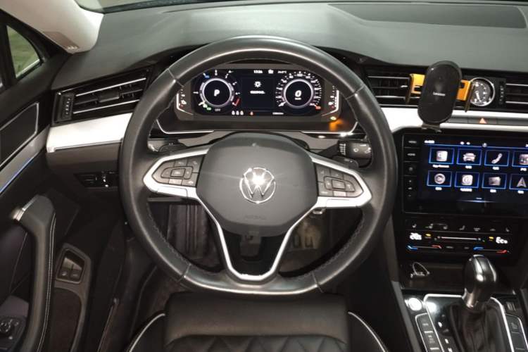 Used Volkswagen Magotan GTE Plug-in Hybrid 2022 GTE Luxury Model Steering Wheel