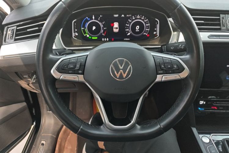 Used Volkswagen Magotan GTE Plug-in Hybrid 2022 GTE Luxury Model Steering Wheel