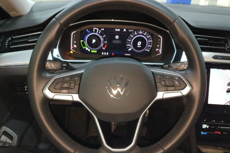 Used Volkswagen Magotan GTE Plug-in Hybrid 2022 GTE Luxury Model Steering Wheel