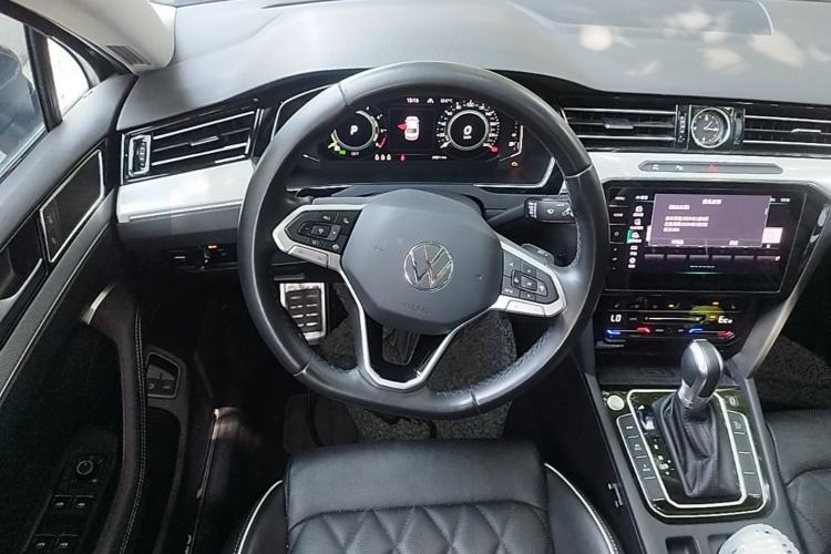Used Volkswagen Magotan GTE Plug-in Hybrid 2022 GTE Prestige Model Steering Wheel