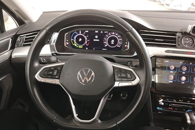 Used Volkswagen Magotan GTE Plug-in Hybrid 2022 GTE Luxury Model Steering Wheel