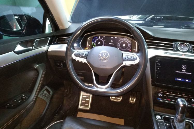 Used Volkswagen Magotan GTE Plug-in Hybrid 2022 GTE Luxury Model Steering Wheel