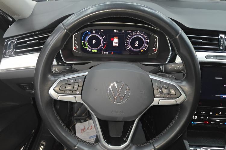 Used Volkswagen Magotan GTE Plug-in Hybrid 2022 GTE Luxury Model Steering Wheel