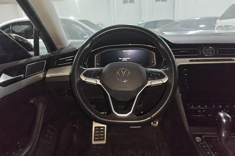 Used Volkswagen Magotan GTE Plug-in Hybrid 2022 GTE Prestige Model Steering Wheel