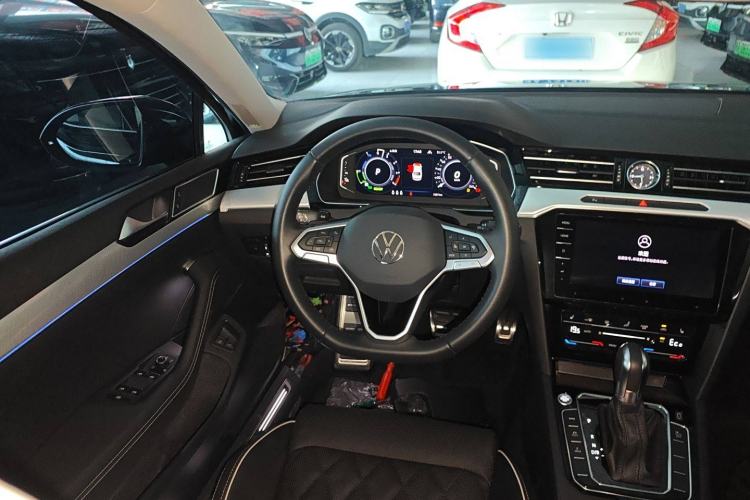 Used Volkswagen Magotan GTE Plug-in Hybrid 2022 GTE Luxury Model Steering Wheel