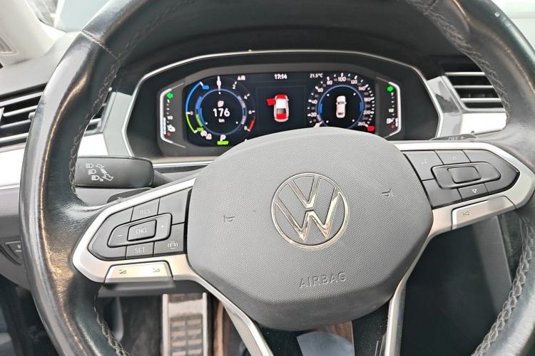 Used Volkswagen Magotan GTE Plug-in Hybrid 2022 GTE Luxury Model Steering Wheel