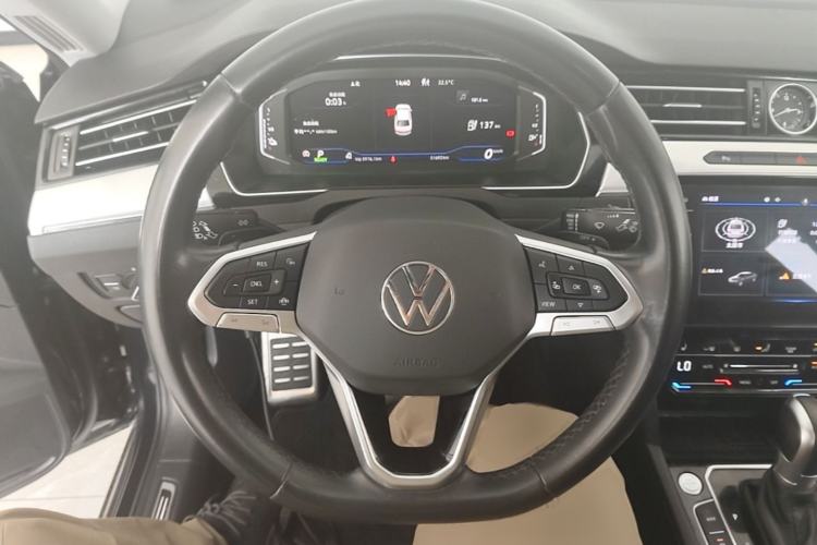 Used Volkswagen Magotan GTE Plug-in Hybrid 2022 GTE Luxury Model Steering Wheel