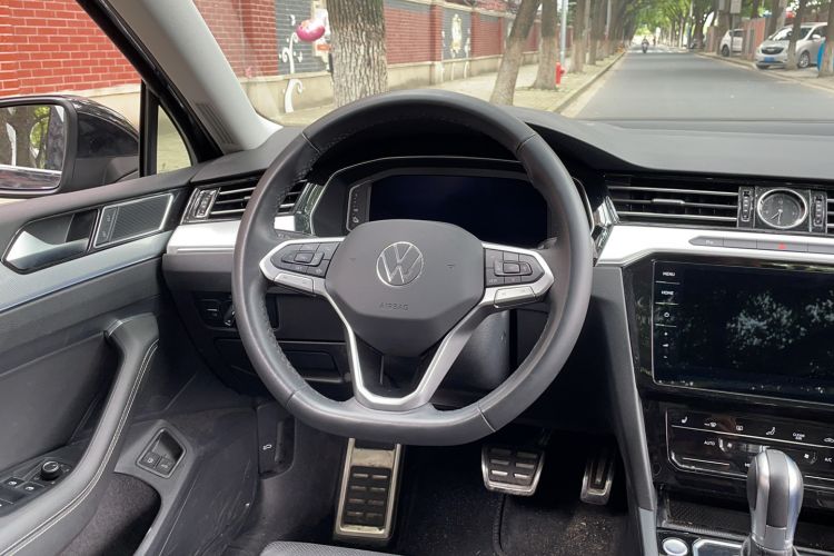 Used Volkswagen Magotan GTE Plug-in Hybrid 2022 GTE Luxury Model Steering Wheel