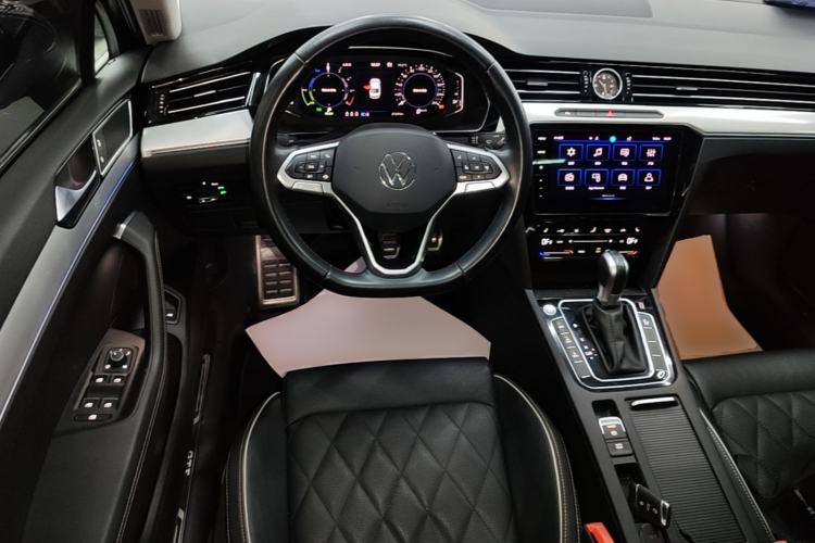 Used Volkswagen Magotan GTE Plug-in Hybrid 2022 GTE Luxury Model Steering Wheel