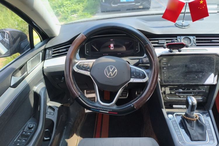 Used Volkswagen Magotan GTE Plug-in Hybrid 2022 GTE Luxury Model Steering Wheel