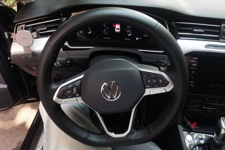 Used Volkswagen Magotan GTE Plug-in Hybrid 2022 GTE Luxury Model Steering Wheel
