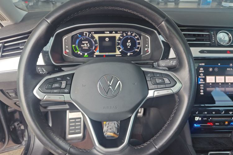Used Volkswagen Magotan GTE Plug-in Hybrid 2022 GTE Luxury Model Steering Wheel