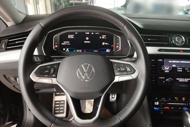 Used Volkswagen Magotan GTE Plug-in Hybrid 2022 GTE Luxury Model Steering Wheel