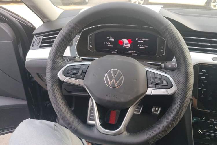 Used Volkswagen Magotan GTE Plug-in Hybrid 2022 GTE Luxury Model Steering Wheel