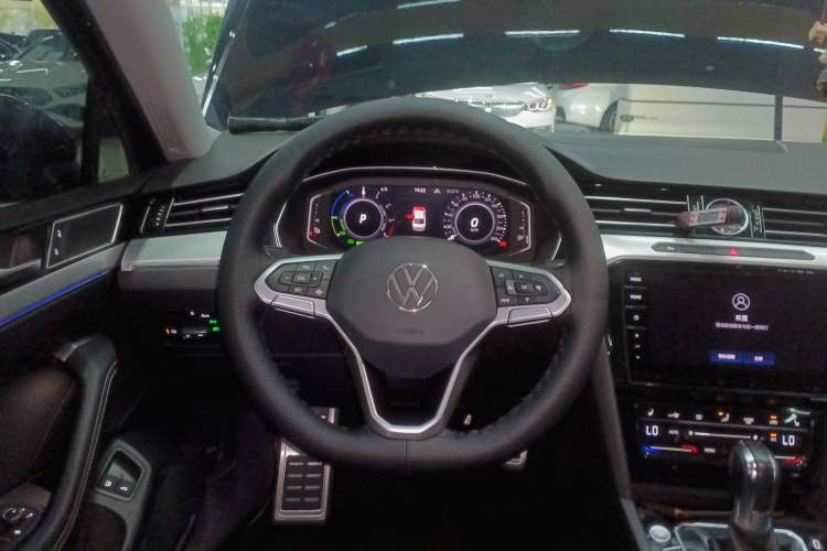 Used Volkswagen Magotan GTE Plug-in Hybrid 2022 GTE Luxury Model Steering Wheel