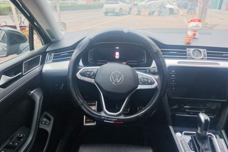 Used Volkswagen Magotan GTE Plug-in Hybrid 2022 GTE Luxury Model Steering Wheel
