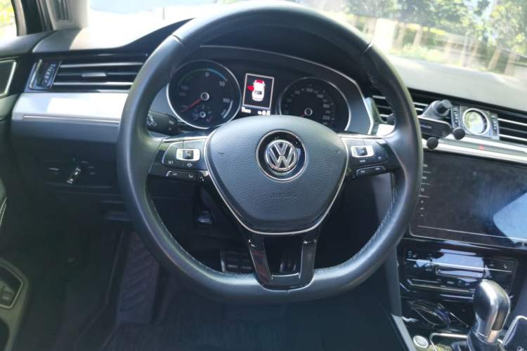 Used Volkswagen Magotan GTE Plug-in Hybrid 2022 GTE Luxury Model Steering Wheel