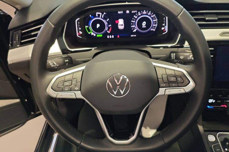 Used Volkswagen Magotan GTE Plug-in Hybrid 2022 GTE Luxury Model Steering Wheel