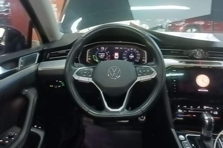 Used Volkswagen Magotan GTE Plug-in Hybrid 2022 GTE Luxury Model Steering Wheel