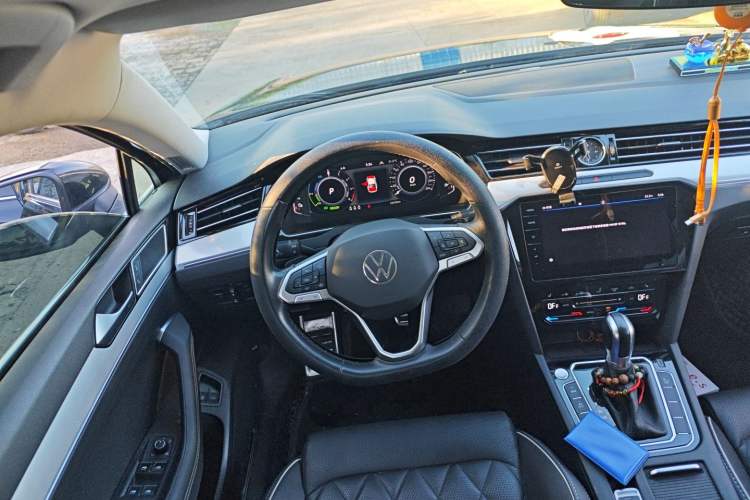 Used Volkswagen Magotan GTE Plug-in Hybrid 2022 GTE Luxury Model Steering Wheel