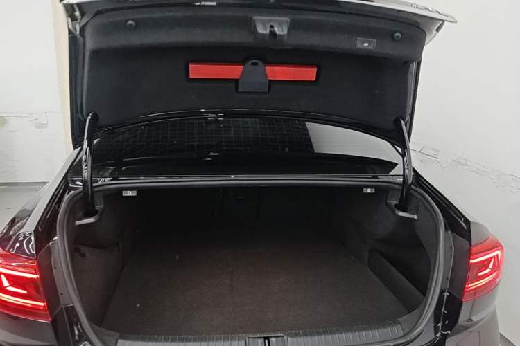 Used Volkswagen Magotan GTE Plug-in Hybrid 2022 GTE Luxury Model Trunk