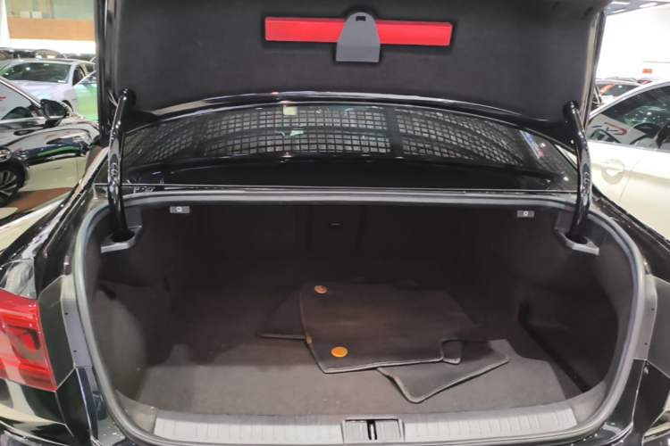 Used Volkswagen Magotan GTE Plug-in Hybrid 2022 GTE Luxury Model Trunk