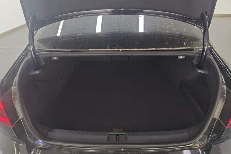 Used Volkswagen Magotan GTE Plug-in Hybrid 2022 GTE Luxury Model Trunk