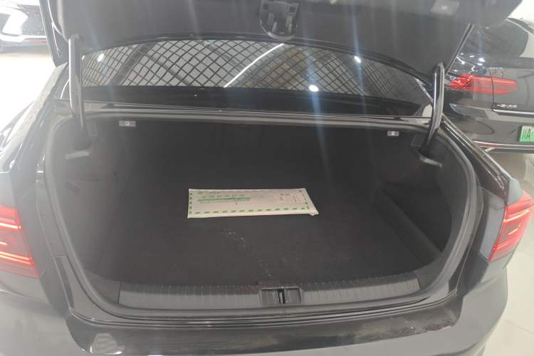 Used Volkswagen Magotan GTE Plug-in Hybrid 2022 GTE Prestige Model Trunk