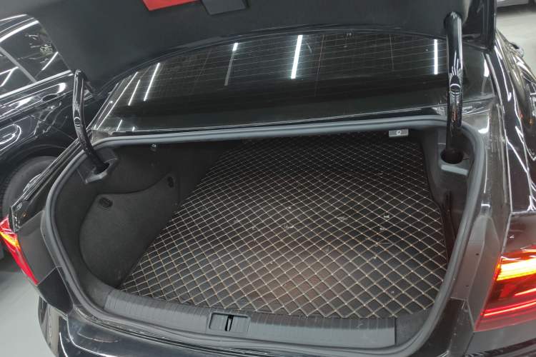 Used Volkswagen Magotan GTE Plug-in Hybrid 2022 GTE Luxury Model Trunk