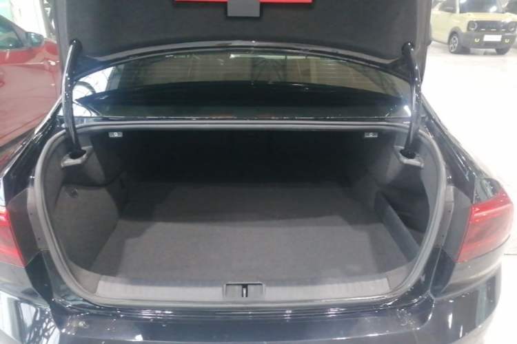 Used Volkswagen Magotan GTE Plug-in Hybrid 2022 GTE Luxury Model Trunk