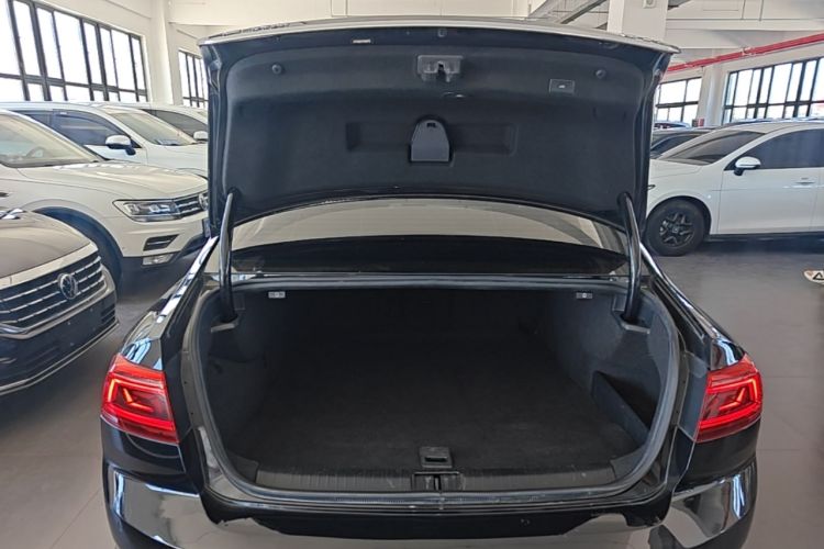 Used Volkswagen Magotan GTE Plug-in Hybrid 2022 GTE Luxury Model Trunk