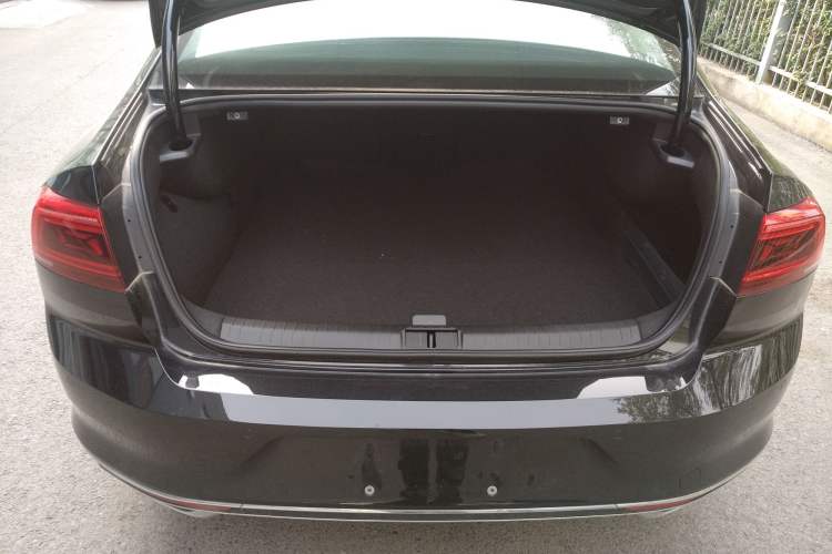 Used Volkswagen Magotan GTE Plug-in Hybrid 2022 GTE Luxury Model Trunk