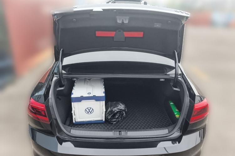 Used Volkswagen Magotan GTE Plug-in Hybrid 2022 GTE Luxury Model Trunk