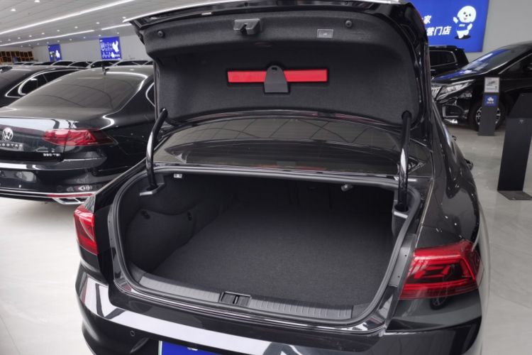 Used Volkswagen Magotan GTE Plug-in Hybrid 2022 GTE Luxury Model Trunk