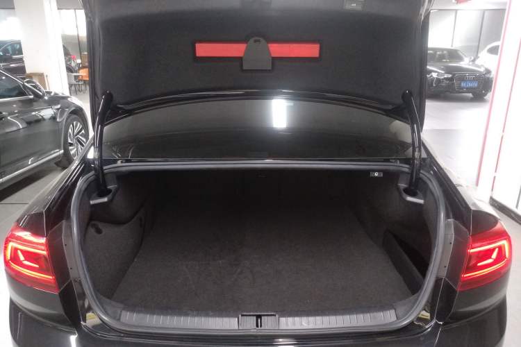 Used Volkswagen Magotan GTE Plug-in Hybrid 2022 GTE Prestige Model Trunk