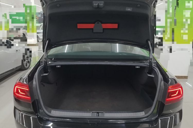 Used Volkswagen Magotan GTE Plug-in Hybrid 2022 GTE Luxury Model Trunk