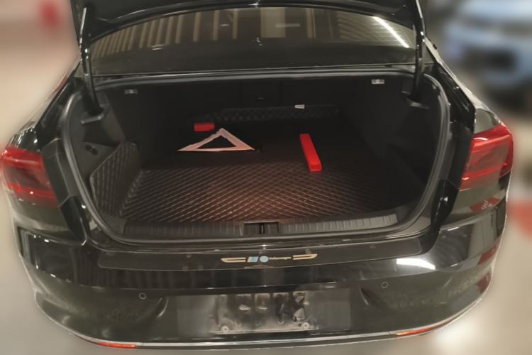 Used Volkswagen Magotan GTE Plug-in Hybrid 2022 GTE Luxury Model Trunk