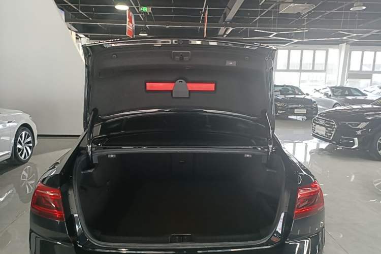 Used Volkswagen Magotan GTE Plug-in Hybrid 2022 GTE Luxury Model Trunk
