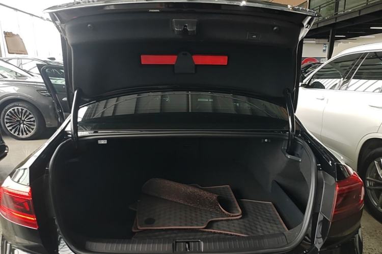 Used Volkswagen Magotan GTE Plug-in Hybrid 2022 GTE Luxury Model Trunk